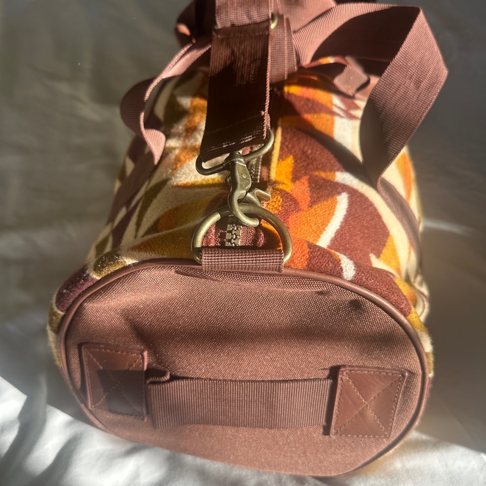 Like New Pendleton Geometric Pattern Duffel Bag -… - image 6